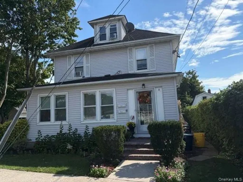 55 Muttontown Eastw Road # 1, Syosset