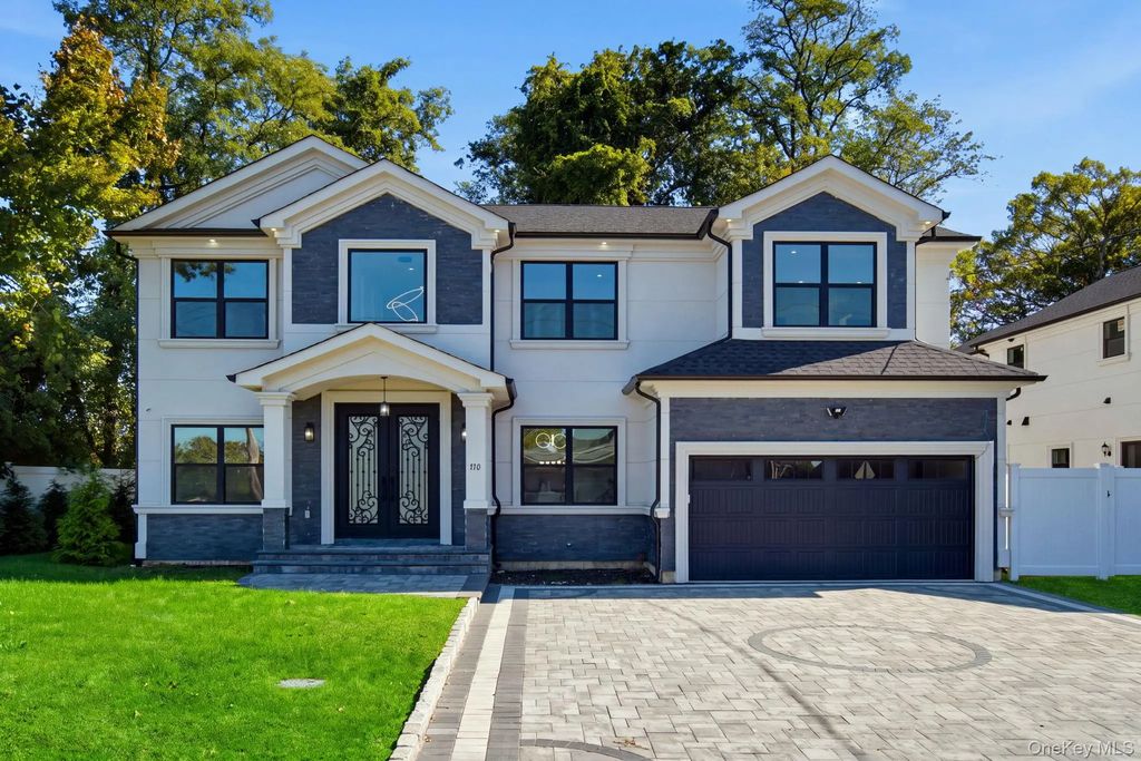770 Cedar Street, Syosset