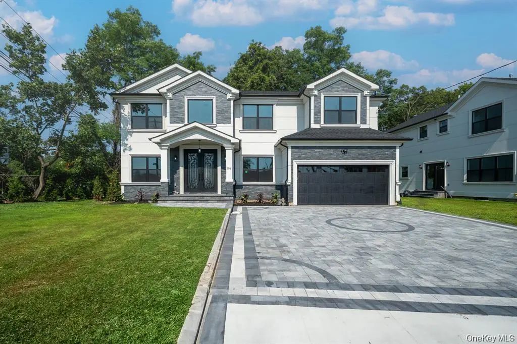 770 Cedar Street, Syosset