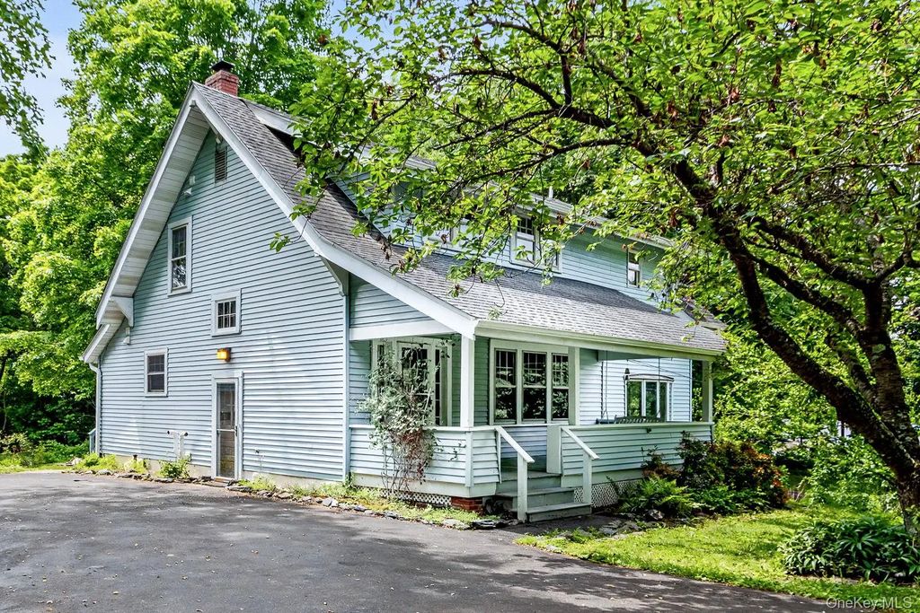 102 E Market Street, Hyde Park