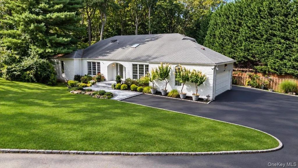 7 Faulkner Lane, Dix Hills