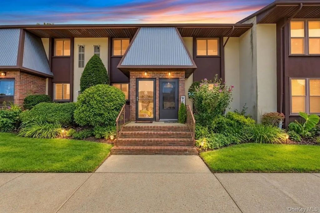 4 Balsam Court # 4, Selden