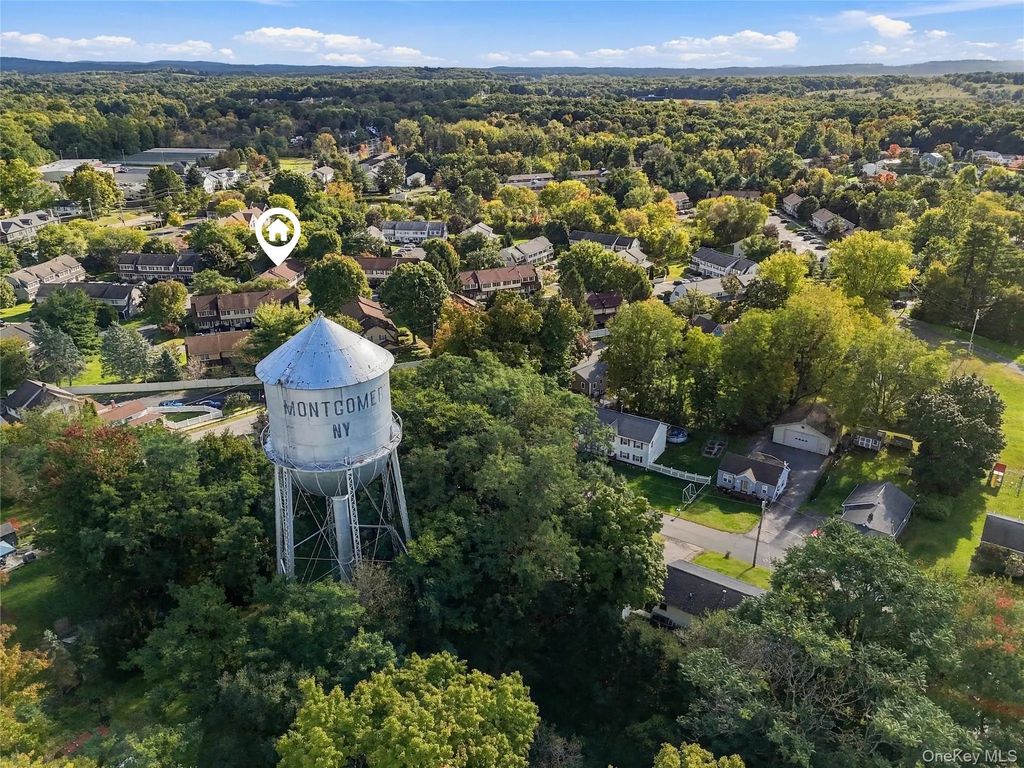 18 Autumn Leaf Court, Montgomery