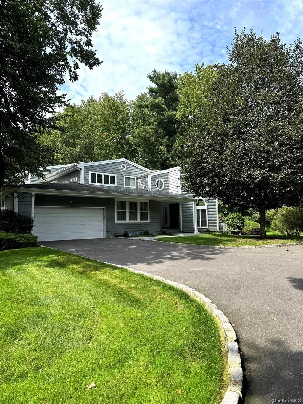 20 Tiffany Circle # 20, Manhasset