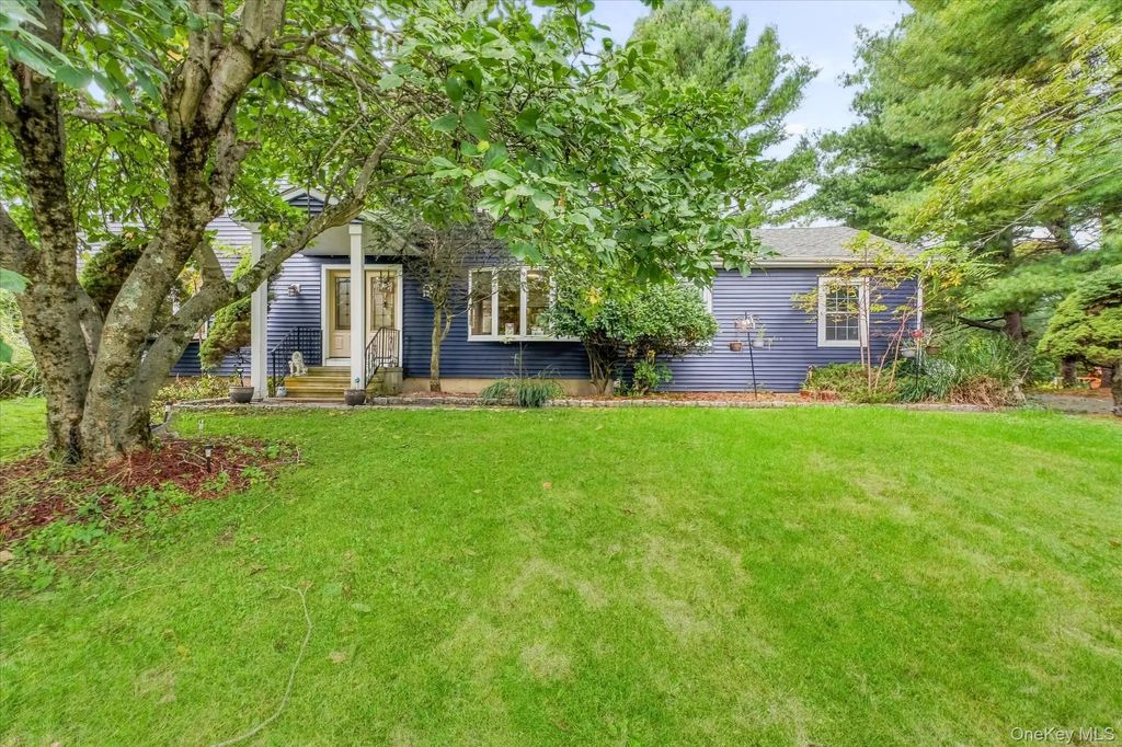 84 Stowe Drive, Poughquag