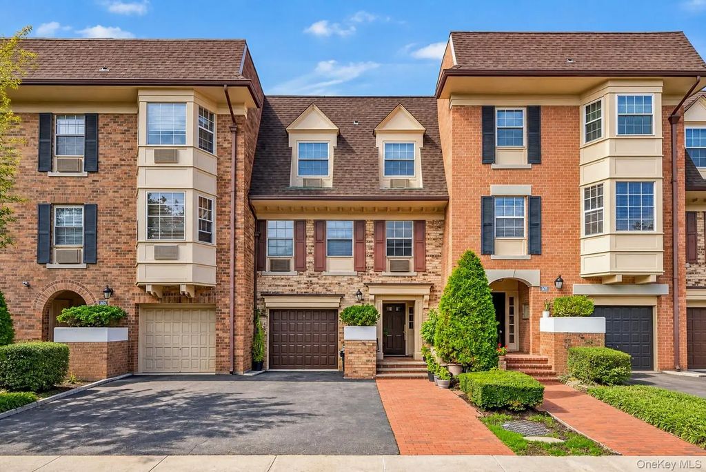 12-32 Diane Place # 204l, Bayside