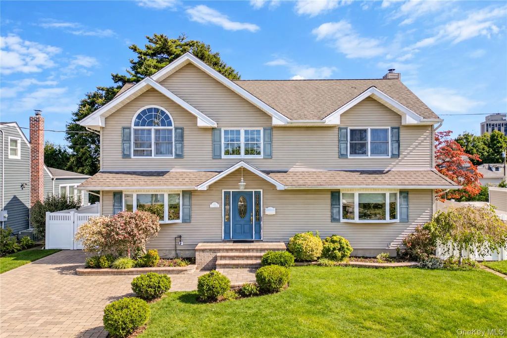 122 Dorothy Drive, East Meadow
