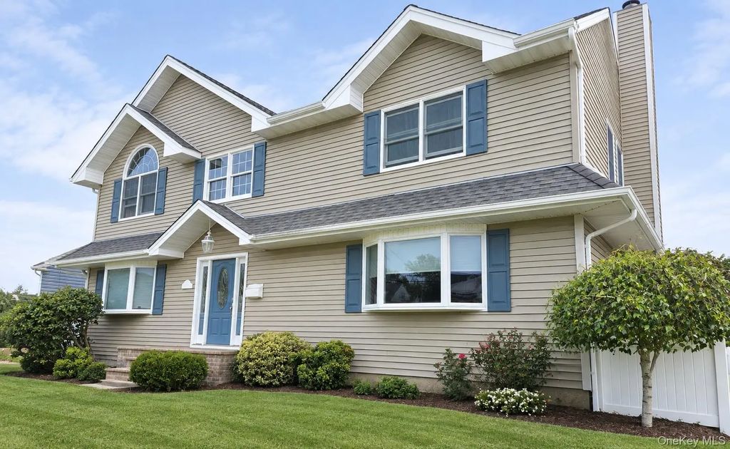 122 Dorothy Drive, East Meadow