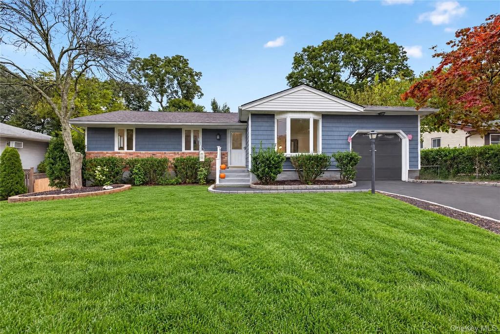 83 Mcgaw Avenue, Lake Grove