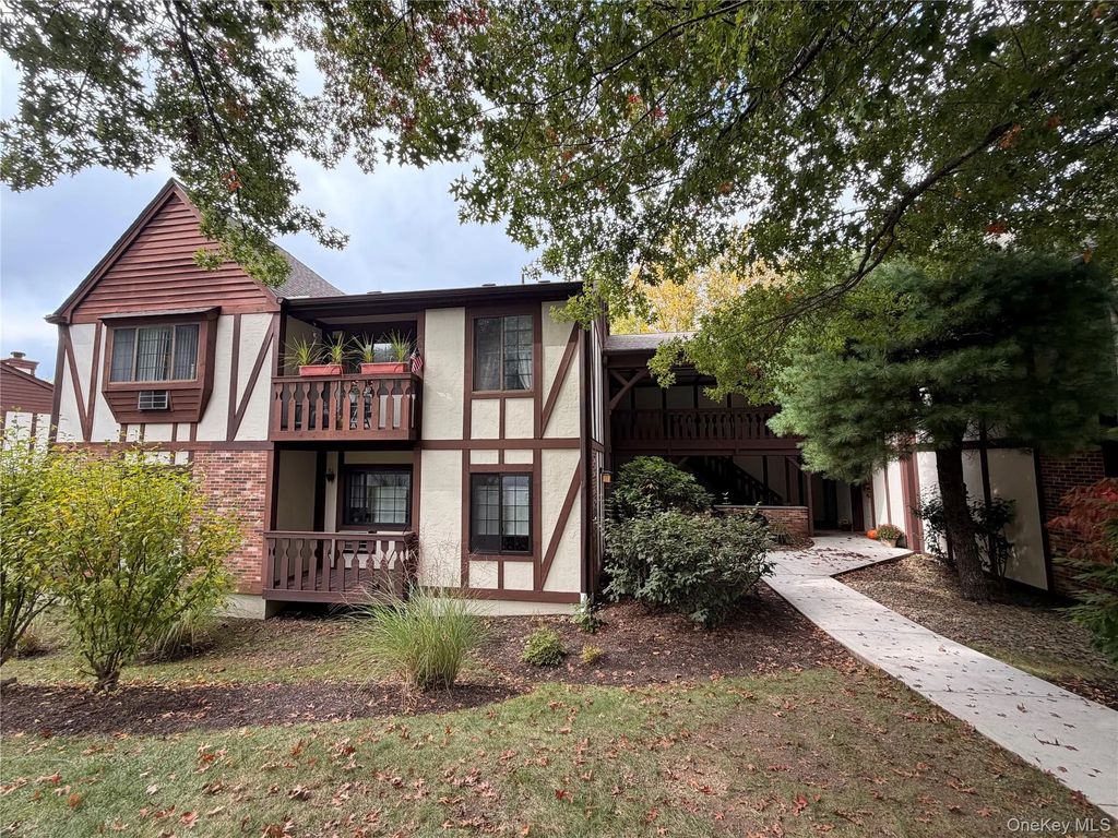 10 Foxwood Circle, Mount Kisco