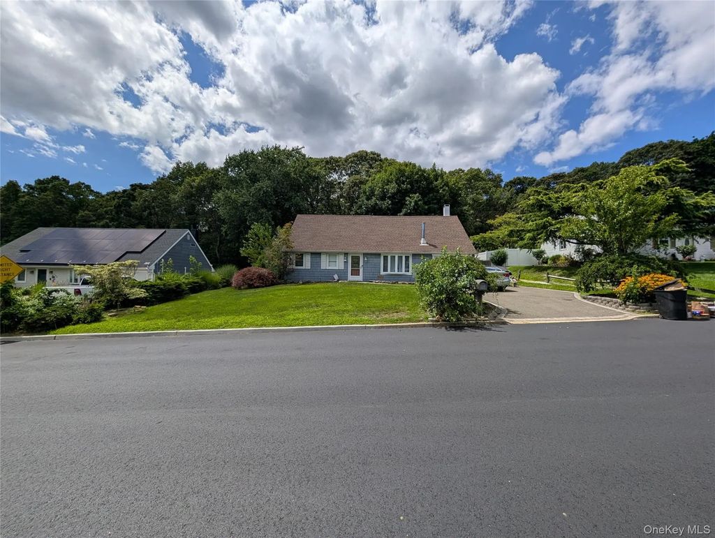 146 Rosemont Avenue, Farmingville