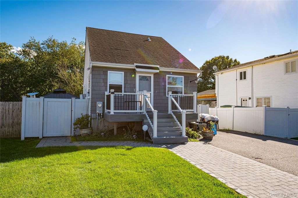 14 Donna Lane, Ronkonkoma