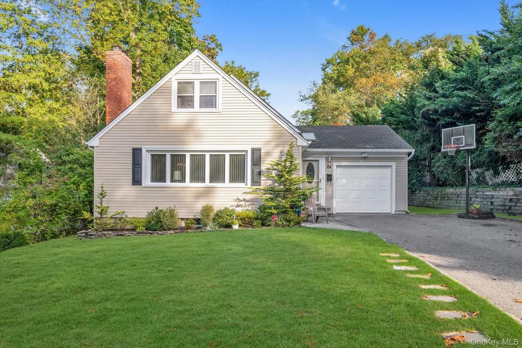 24 Summit Road, Port Washington