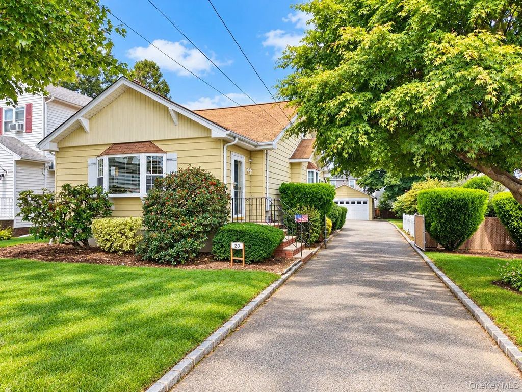 20 Munson Place, East Rockaway