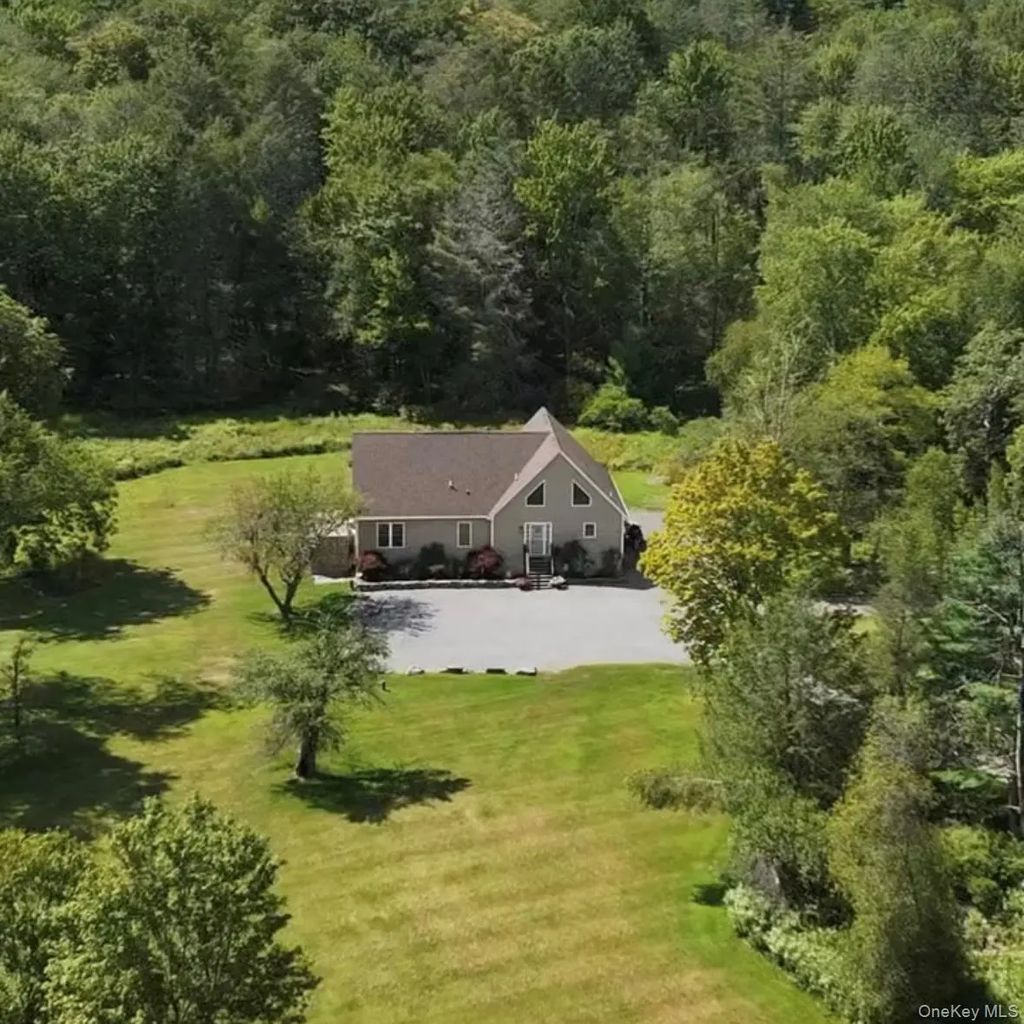 209 Gregory Road, Monticello