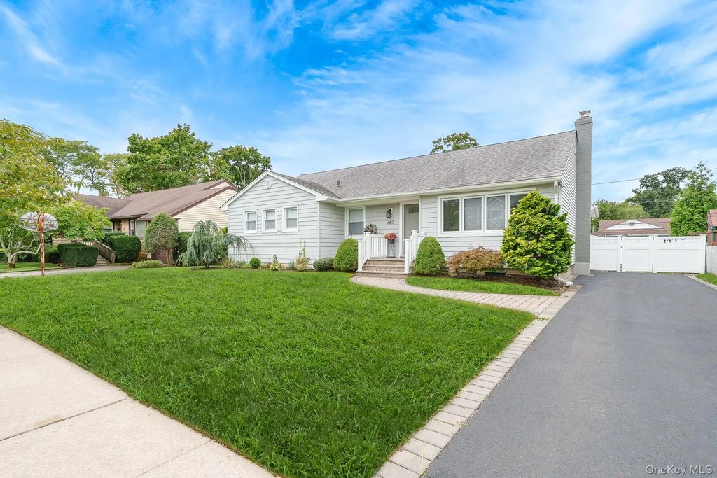 680 Harrison Avenue, East Meadow