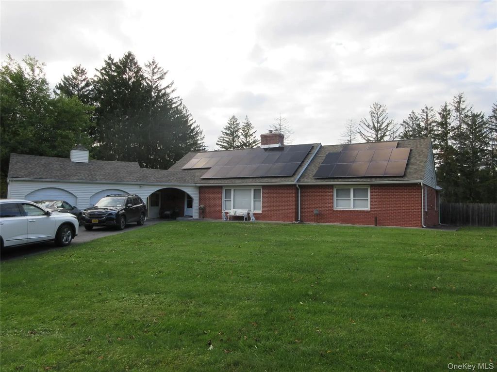 51 Overhill Road, Middletown