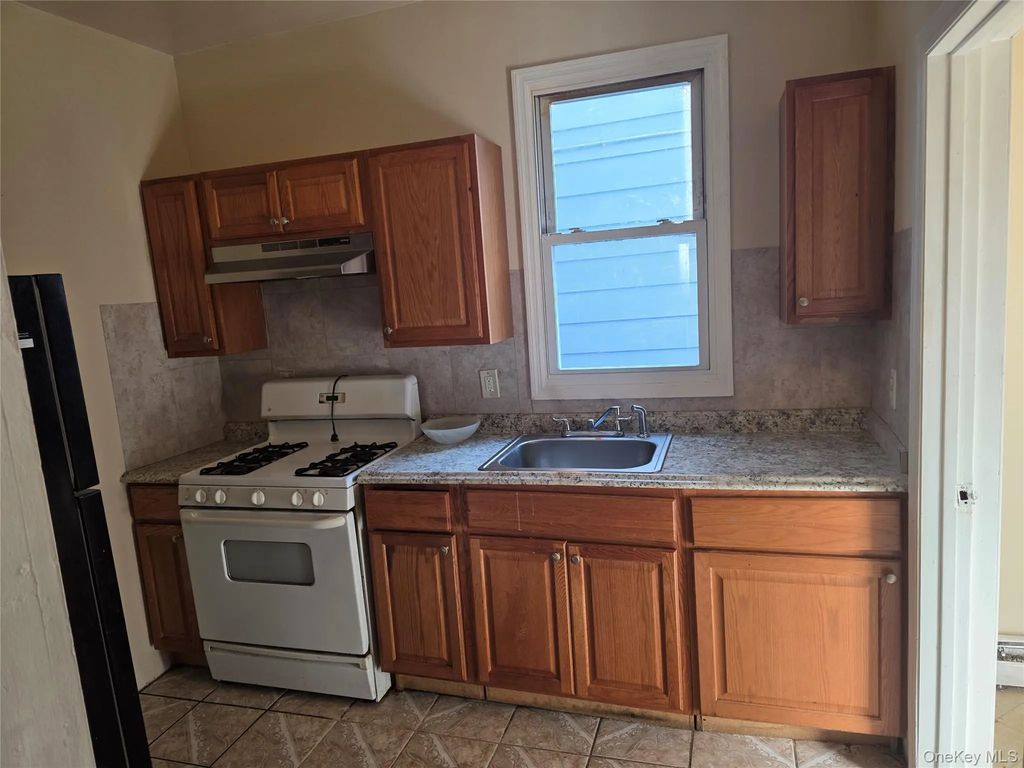 127 W Parmenter Street # 1, Newburgh