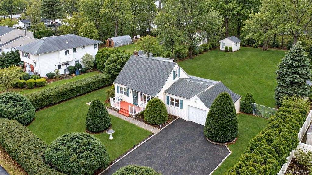 218 N Titmus Drive, Mastic