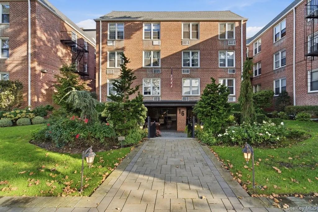 16 Main Street # 2y, East Rockaway