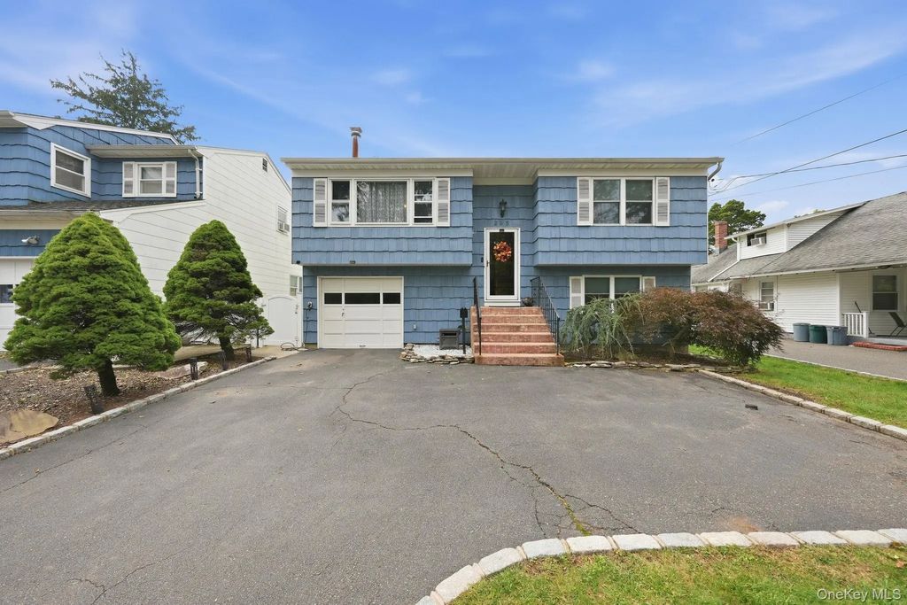 295 Depot Road, Huntington Station