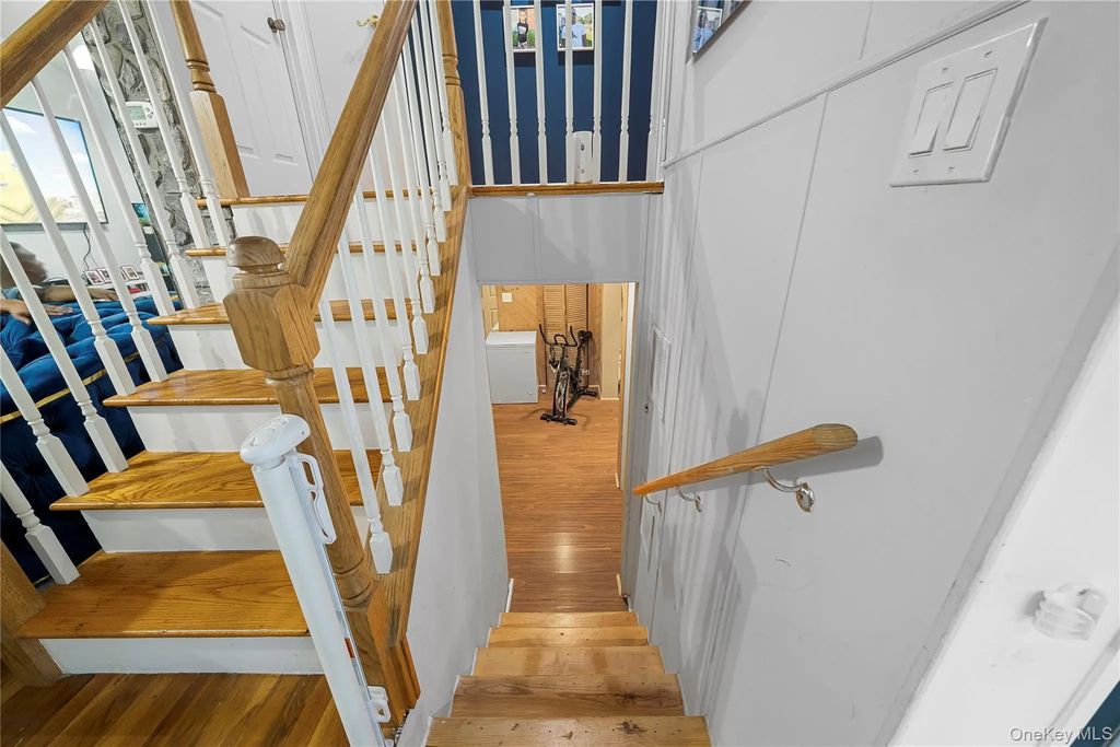 318 W 16th Street, Deer Park
