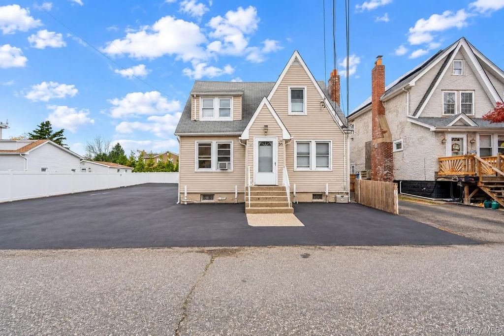 31 Willoughby Place # 1, West Islip