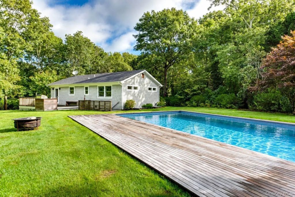 66 Crystal Drive, East Hampton