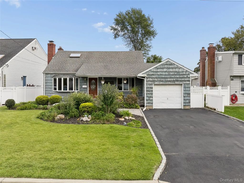 143 Deer Lake Drive, North Babylon