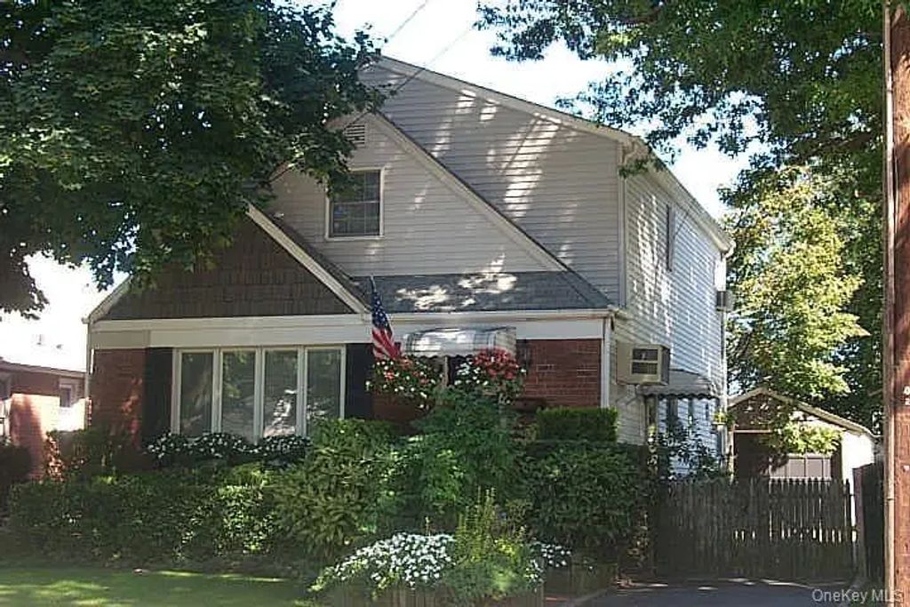24 Fieldston Street, Westbury