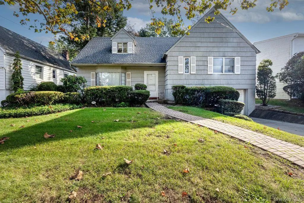 568 Donald Lane, Woodmere