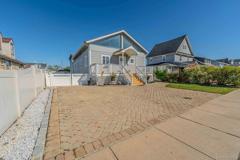 7 Meadow Lane, Amityville