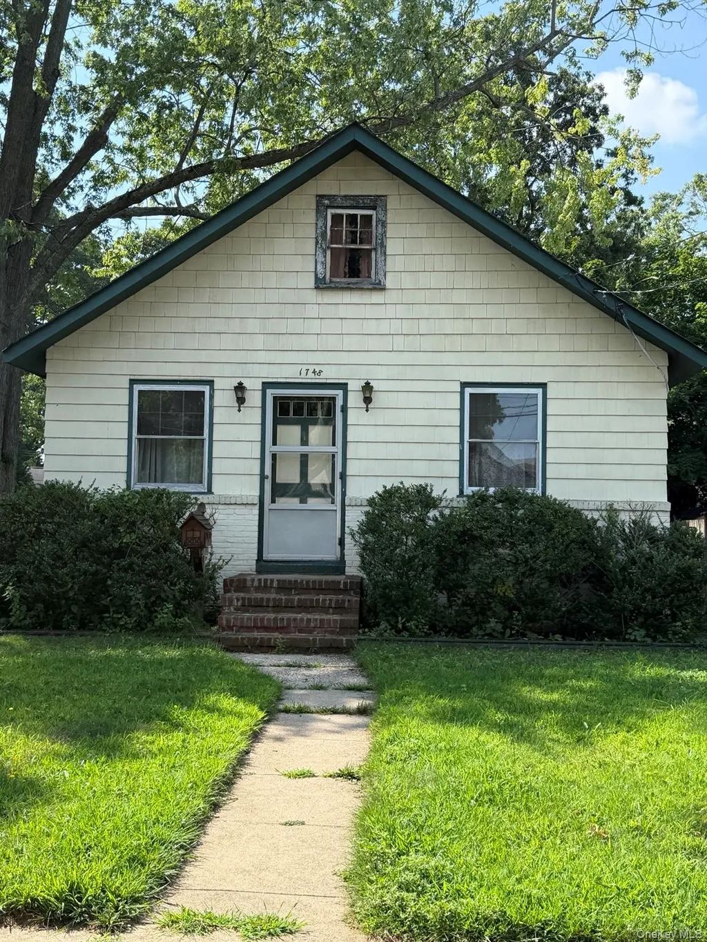 1748 Carroll Avenue, Merrick