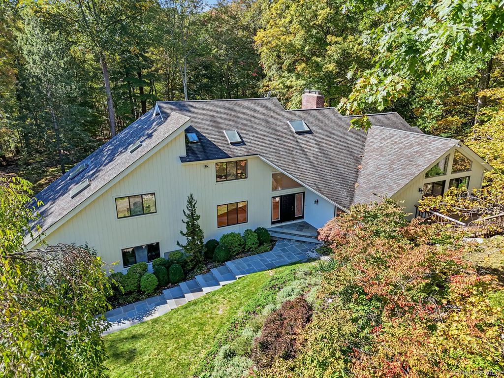 4 Stone Hollow Way, Armonk