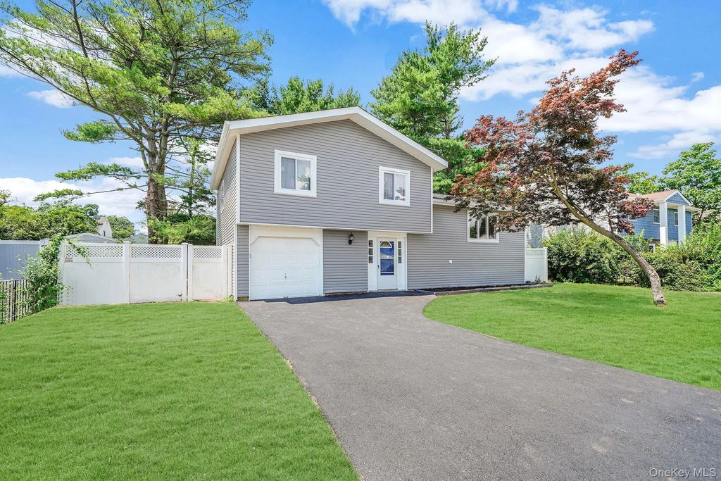 180 Branch Avenue, Central Islip