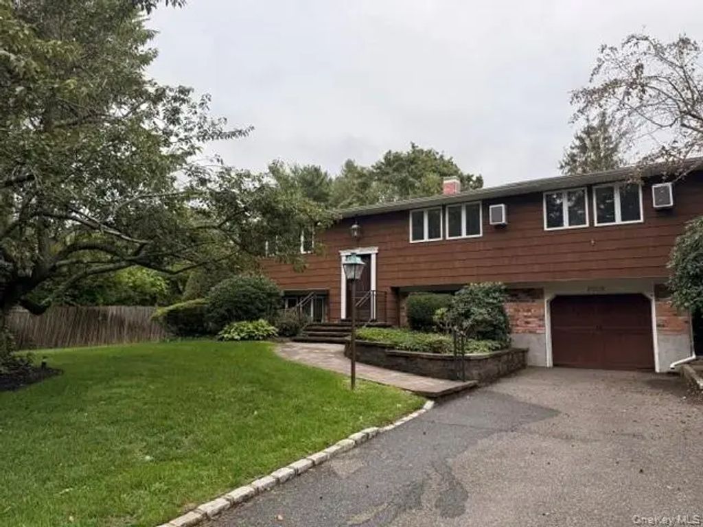 4 Fairway Drive, Port Jefferson