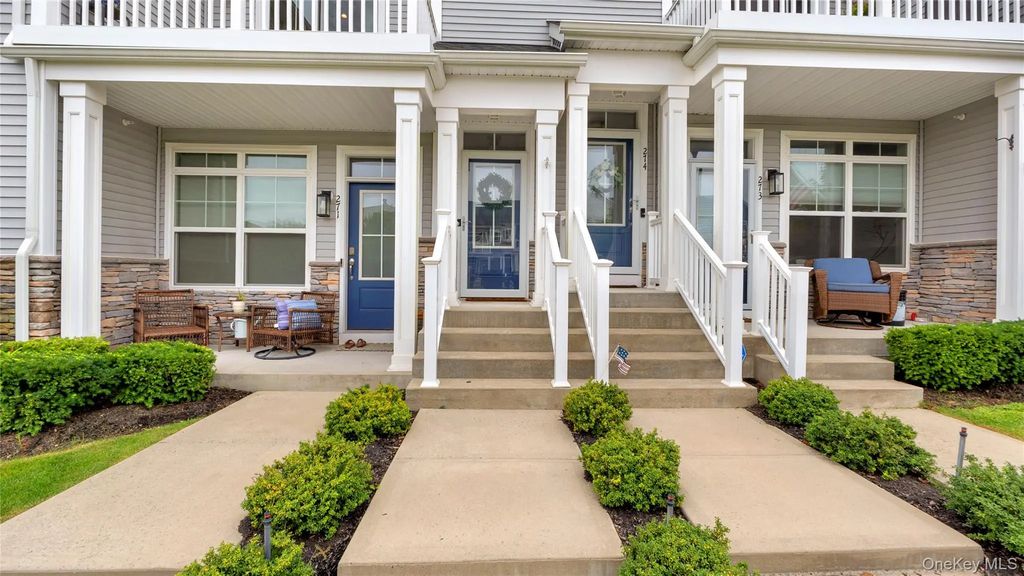 272 Silver Timber Drive, Yaphank