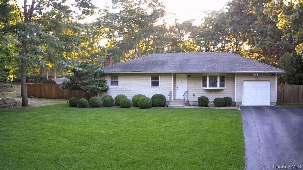 531 Brookhaven Avenue, Flanders