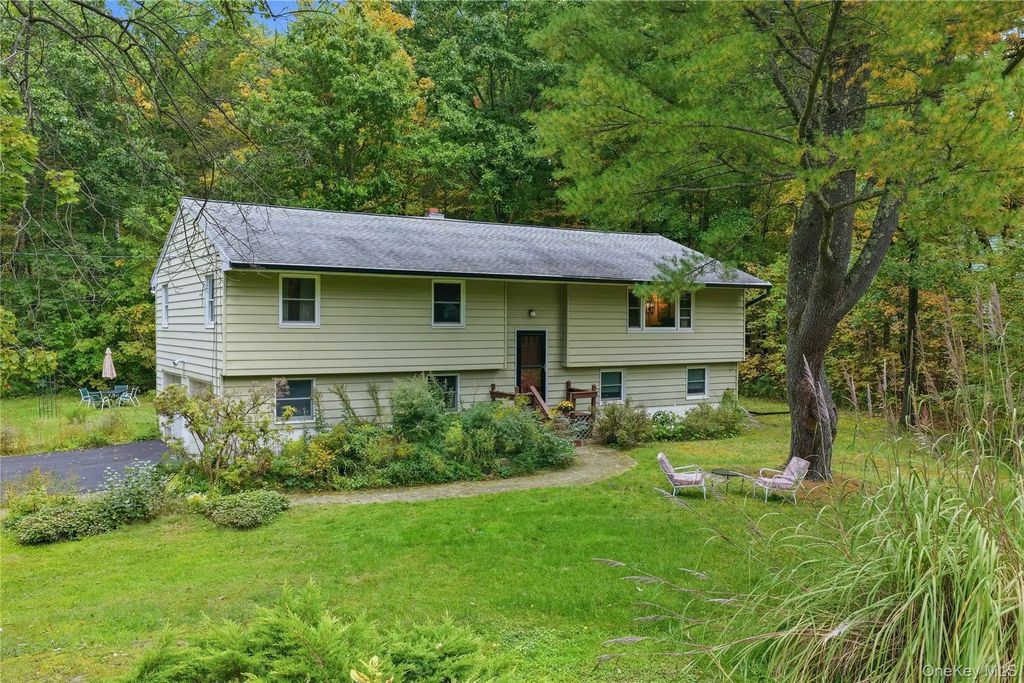 5 Stonehedge Avenue, New Paltz