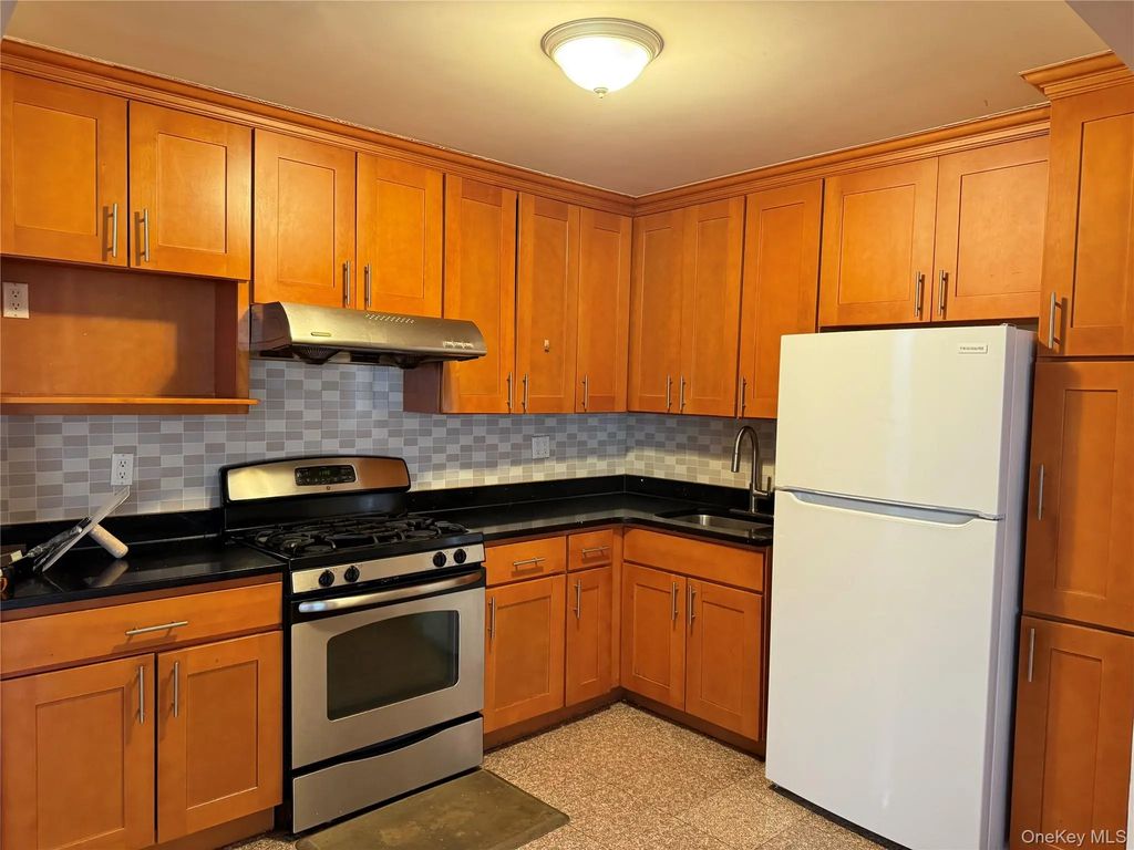 13425 59th Avenue # 3 Fl, Flushing