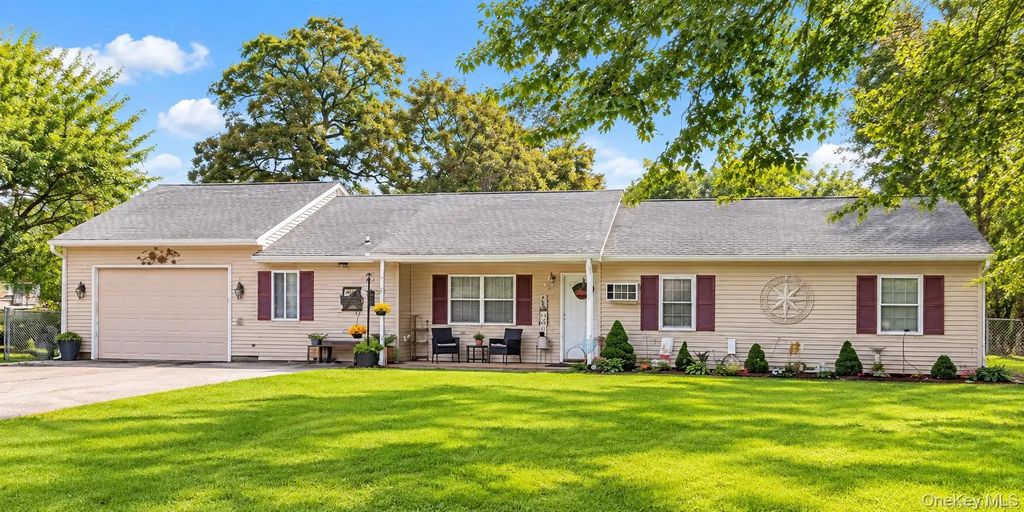 39 Orchid Road, East Patchogue