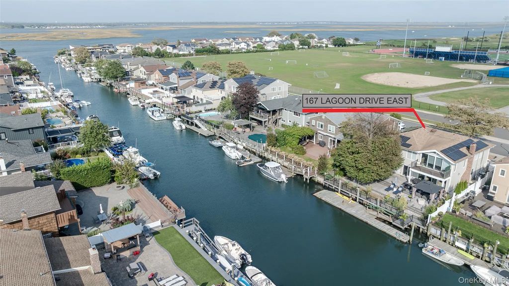 167 Lagoon Drive E, Lido Beach