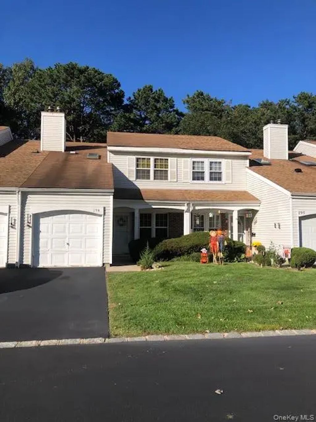 194 Haddon Hollow Court, Middle Island