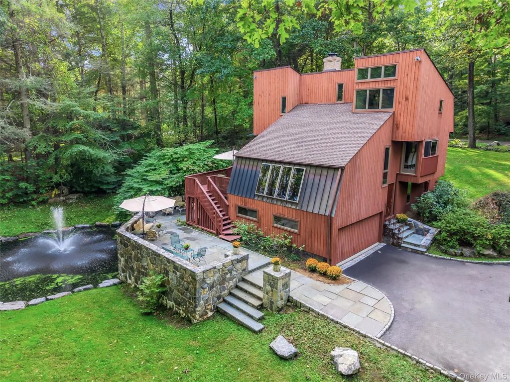 7 Cabin Ridge Road, Chappaqua