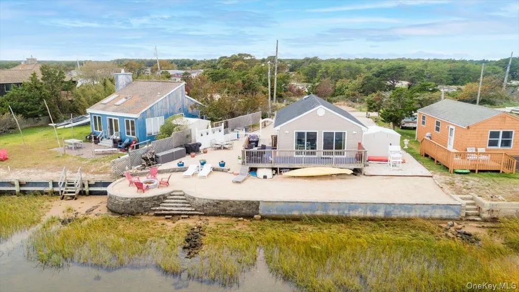106 Shore Drive E, Amagansett