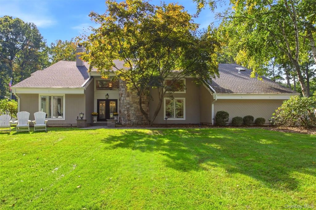 2 White Cap Court, Lloyd Harbor
