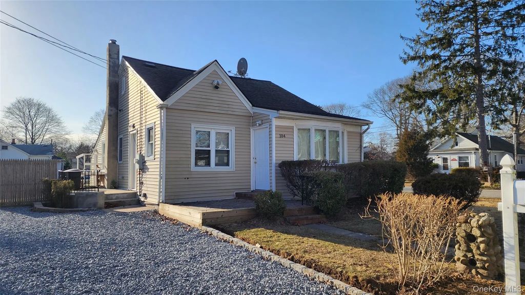 104 Moriches Drive, Mastic Beach