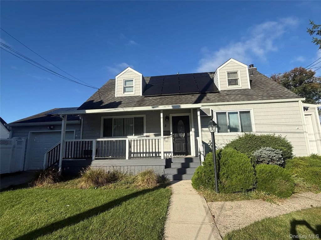 2 Lee Avenue # 2, Albertson