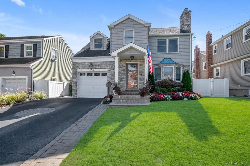 38 Newkirk Avenue, East Rockaway