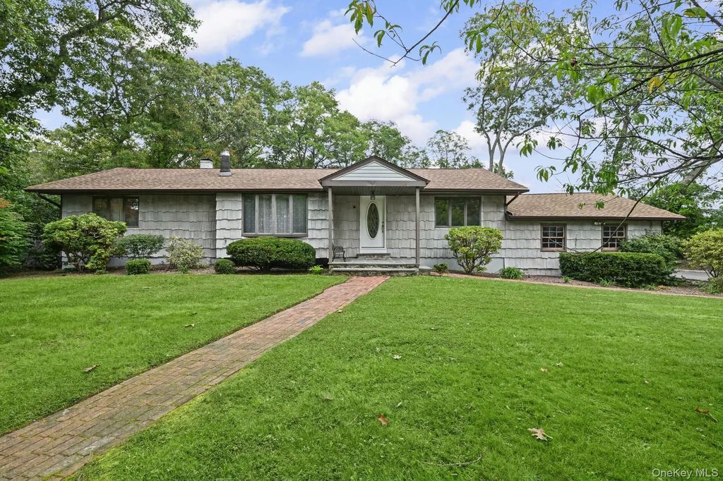 3 Alamo Drive, Farmingville